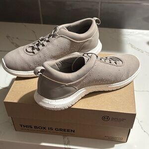 Cloudsteppers by Clark’s Taupe sparkle Sneakers NIB Sz 7.5